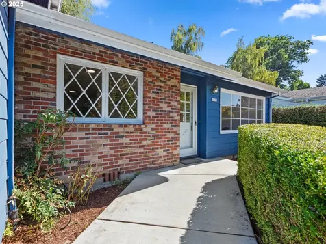 6936 SW 15th Avenue Portland OR 97219