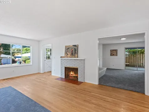6936 SW 15th Avenue Portland OR 97219