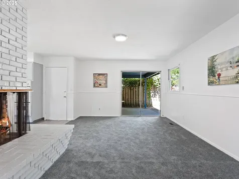 6936 SW 15th Avenue Portland OR 97219
