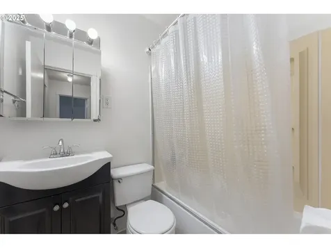1339 SE 85th Avenue Portland OR 97216