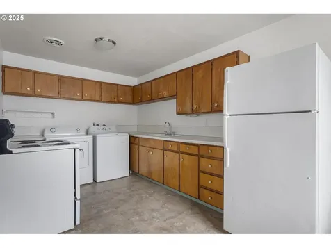 1339 SE 85th Avenue Portland OR 97216