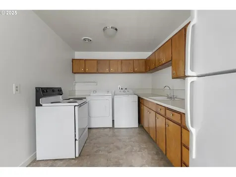 1339 SE 85th Avenue Portland OR 97216