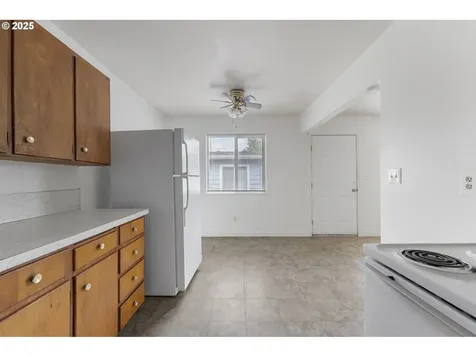 1339 SE 85th Avenue Portland OR 97216