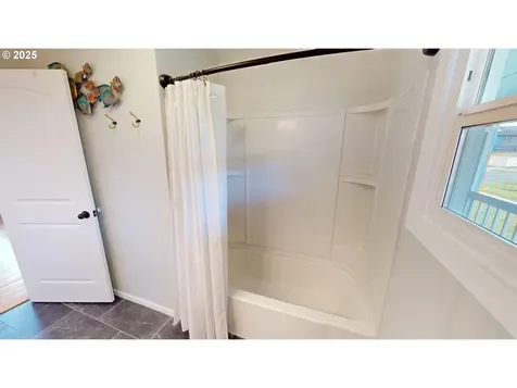1244 Moore Street Brookings OR 97415