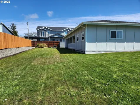 1244 Moore Street Brookings OR 97415