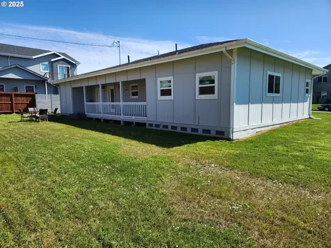 1244 Moore Street Brookings OR 97415
