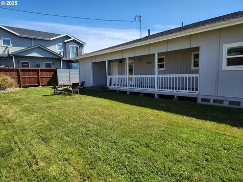 1244 Moore Street Brookings OR 97415