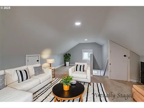 804 S 6th Avenue Kelso WA 98626