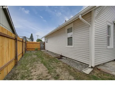 804 S 6th Avenue Kelso WA 98626