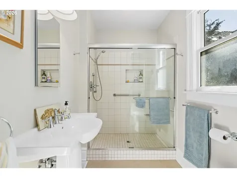 2217 NE 12th Avenue Portland OR 97212