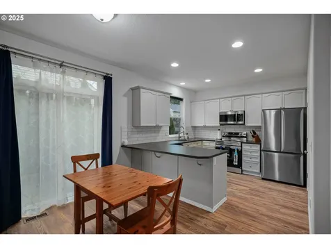 2098 SE Williams Drive Gresham OR 97080
