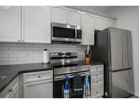 2098 SE Williams Drive Gresham OR 97080