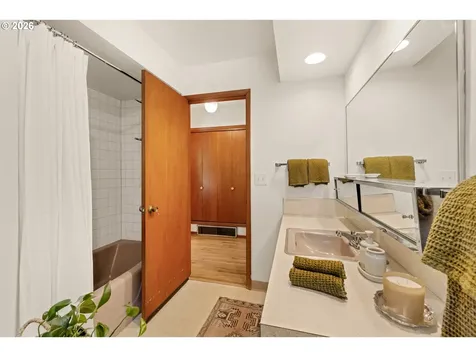 15235 NE Clackamas Street Portland OR 97230