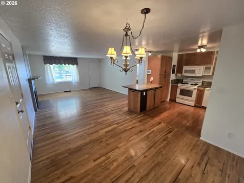 1289 Astor Way Woodburn OR 97071