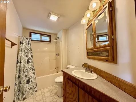 91566 Dolezal Lane Coos Bay OR 97420