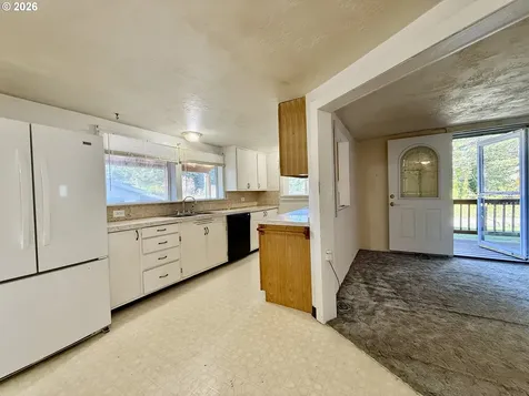 91566 Dolezal Lane Coos Bay OR 97420