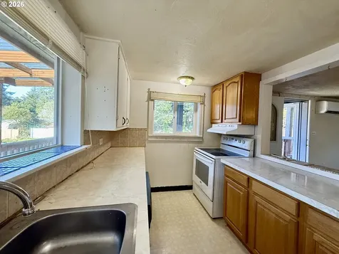 91566 Dolezal Lane Coos Bay OR 97420