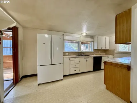 91566 Dolezal Lane Coos Bay OR 97420