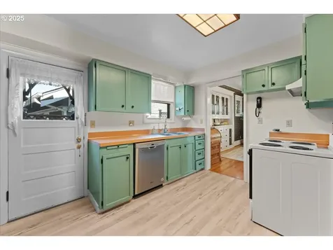 553 NE 43rd Avenue Portland OR 97213