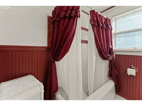 553 NE 43rd Avenue Portland OR 97213