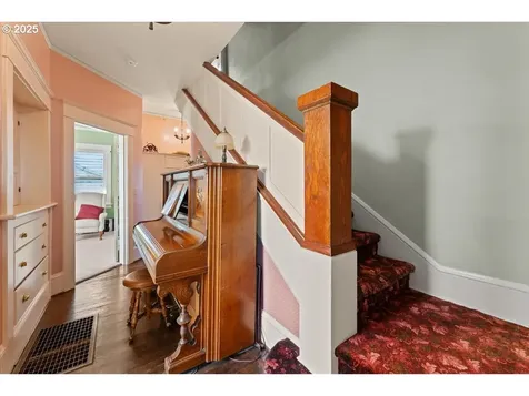 553 NE 43rd Avenue Portland OR 97213