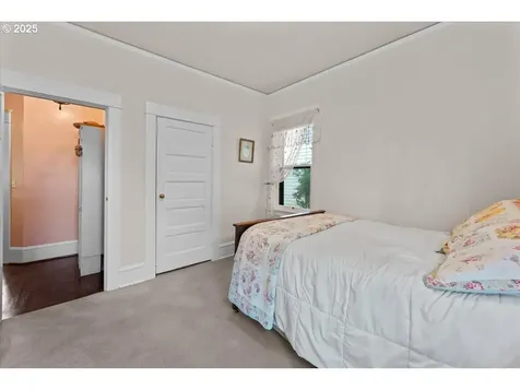 553 NE 43rd Avenue Portland OR 97213
