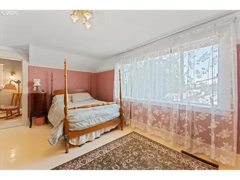 553 NE 43rd Avenue Portland OR 97213