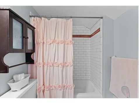 553 NE 43rd Avenue Portland OR 97213