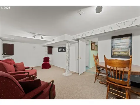 553 NE 43rd Avenue Portland OR 97213
