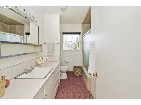 362 NE 9th Place Hillsboro OR 97124