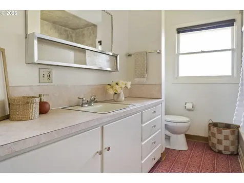 362 NE 9th Place Hillsboro OR 97124