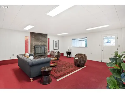 362 NE 9th Place Hillsboro OR 97124