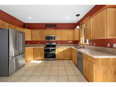 15562 SE Melinda Court Damascus OR 97089