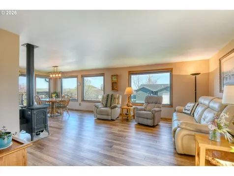 17 SE Kirk Avenue Pendleton OR 97801