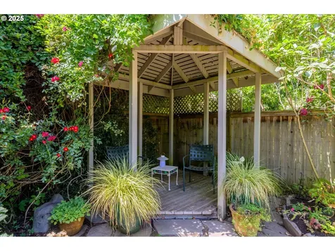 2910 Grand Cayman Drive Eugene OR 97408