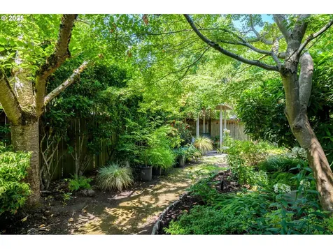 2910 Grand Cayman Drive Eugene OR 97408