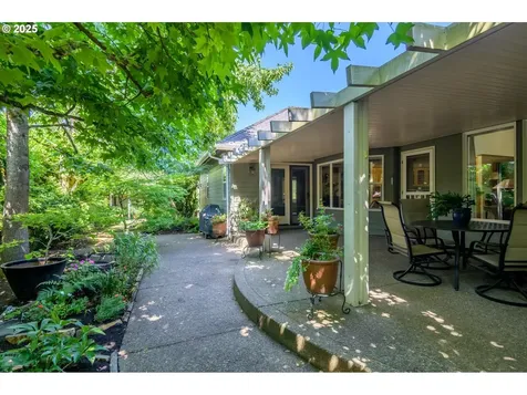 2910 Grand Cayman Drive Eugene OR 97408