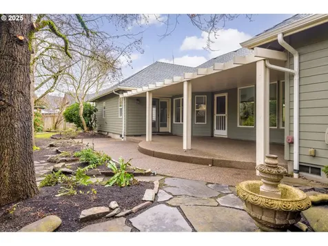 2910 Grand Cayman Drive Eugene OR 97408