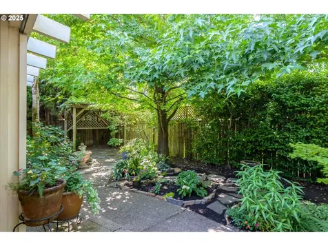 2910 Grand Cayman Drive Eugene OR 97408