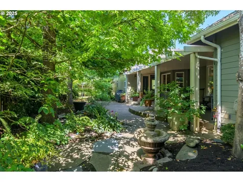 2910 Grand Cayman Drive Eugene OR 97408