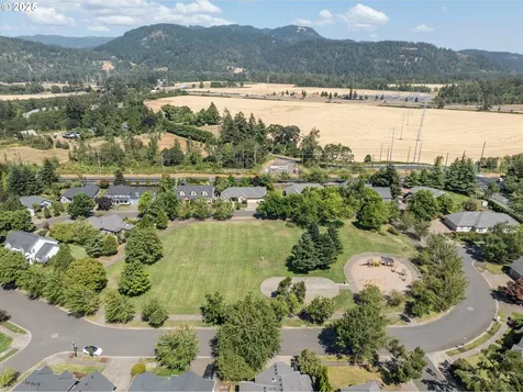 2910 Grand Cayman Drive Eugene OR 97408