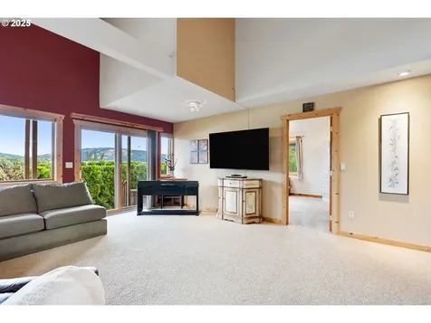 2230 Sherman Avenue Hood River OR 97031