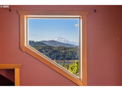 2230 Sherman Avenue Hood River OR 97031