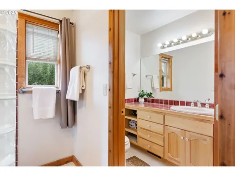 2230 Sherman Avenue Hood River OR 97031