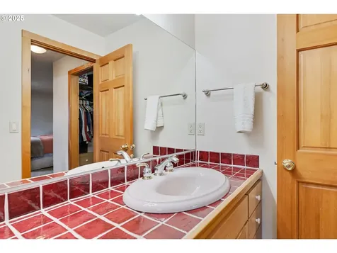 2230 Sherman Avenue Hood River OR 97031