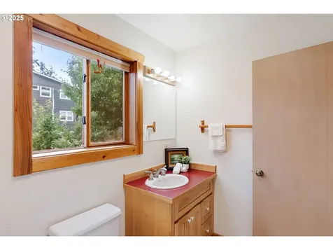 2230 Sherman Avenue Hood River OR 97031