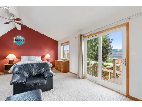 2230 Sherman Avenue Hood River OR 97031
