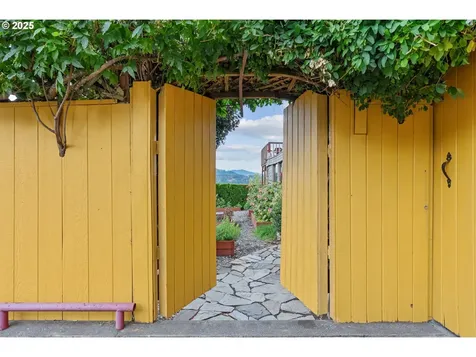 2230 Sherman Avenue Hood River OR 97031
