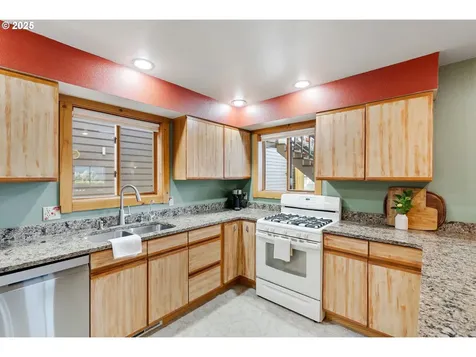2230 Sherman Avenue Hood River OR 97031