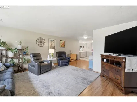 430 S 37th Place Springfield OR 97478